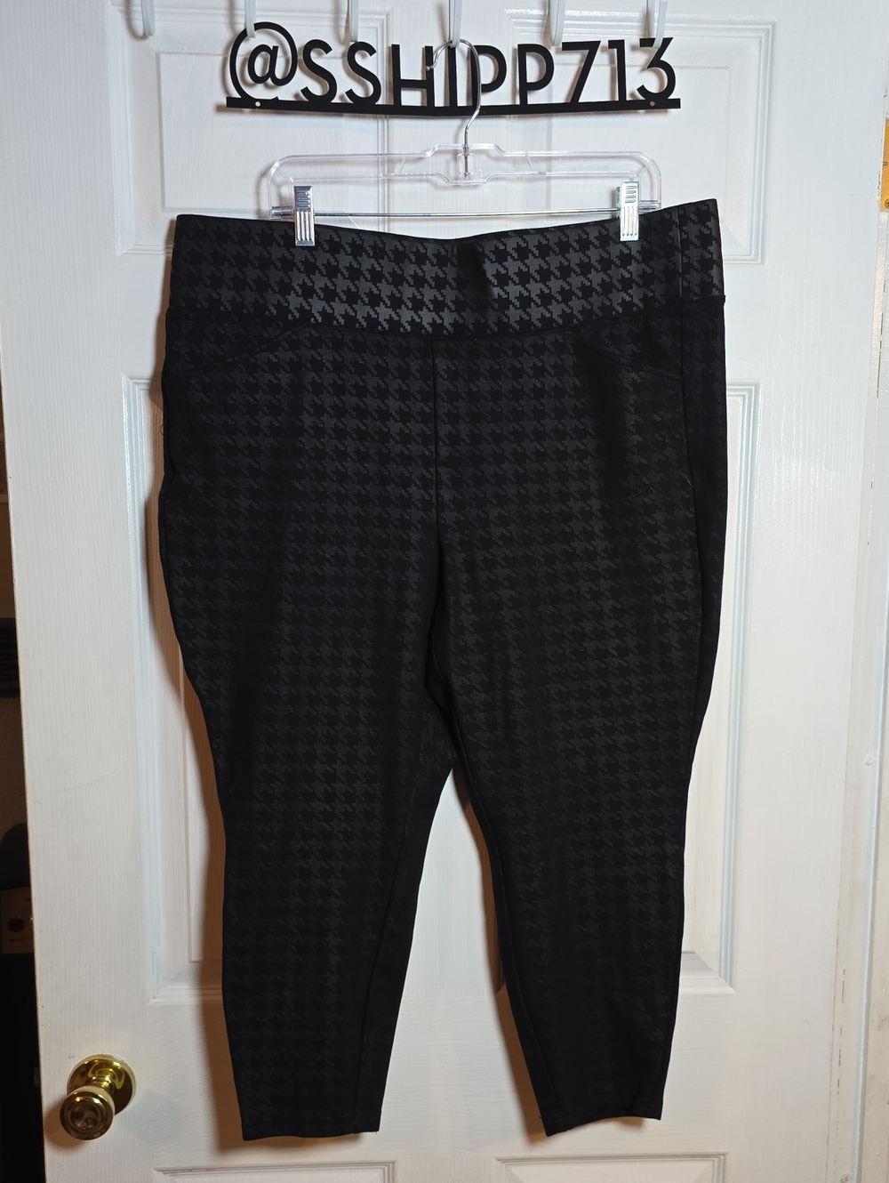 114 Torrid 2 2R Women's Black Houndstooth Ponte Ankle Pants